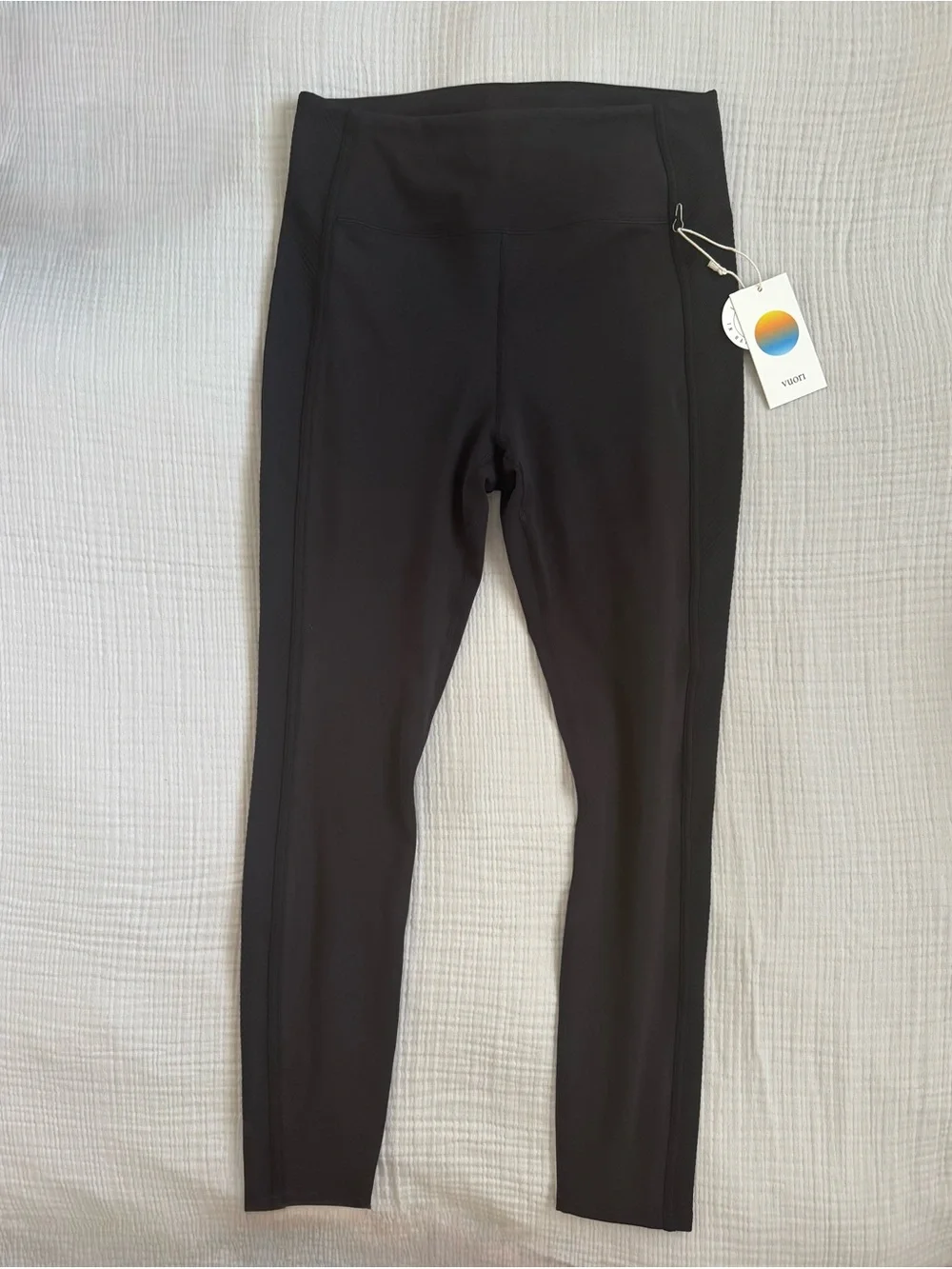 Vuori Skyline Legging in Black - Picture 2 of 9